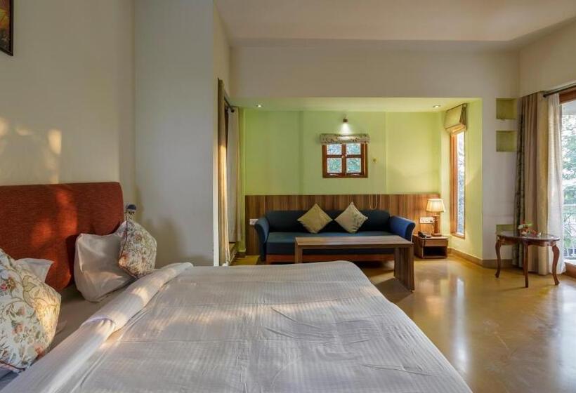 اتاق لوکس با بالکن, The Chitvan Resort