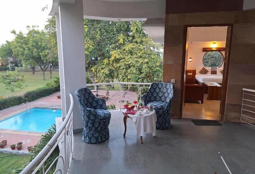 سوییت با چشم‌انداز استخر, The Chitvan Resort