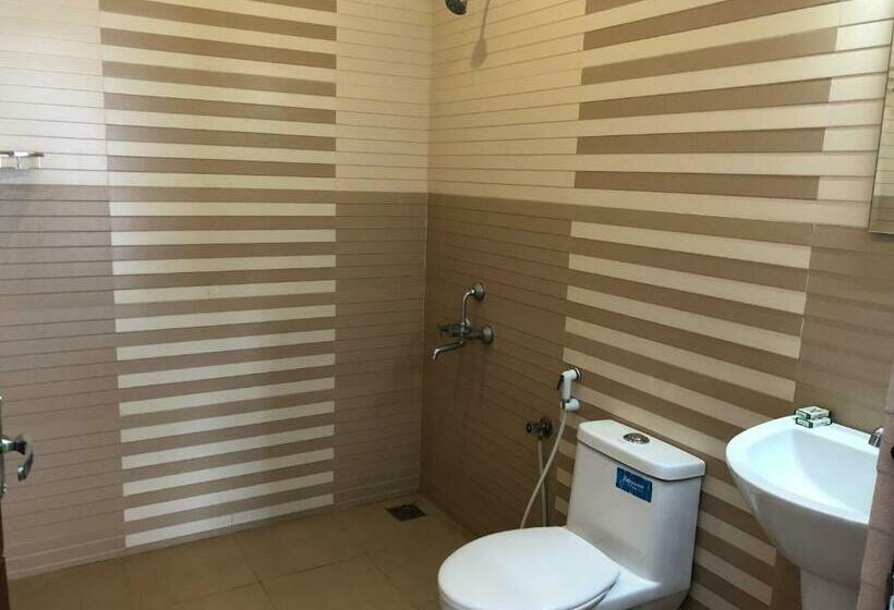 Suite with lake view, Udaya Resort