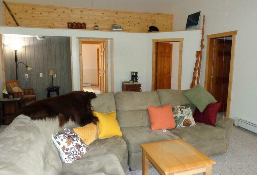 غرفة قياسية سرير ملكى, Antler's Rest Bed And Breakfast