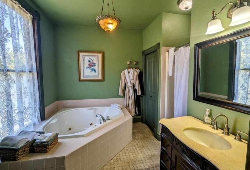 جناح ديلوكس, Swantown Inn