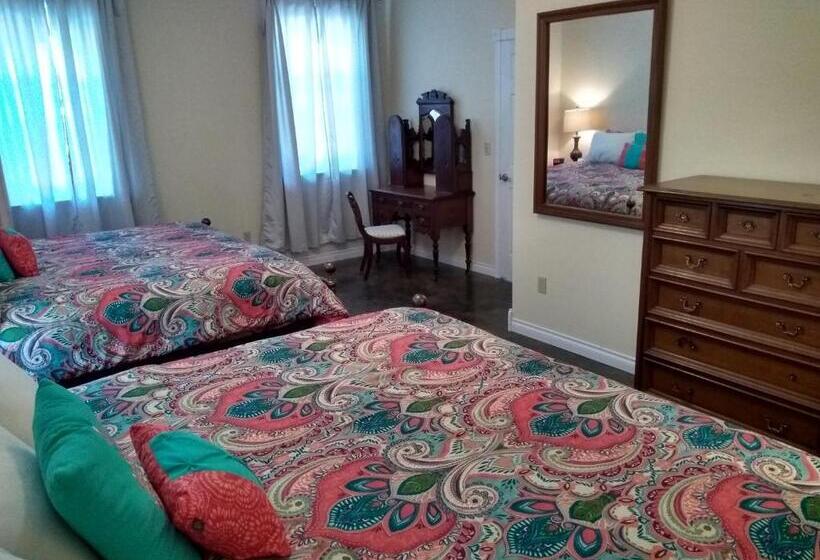 جناح غرفتين نوم, Swantown Inn