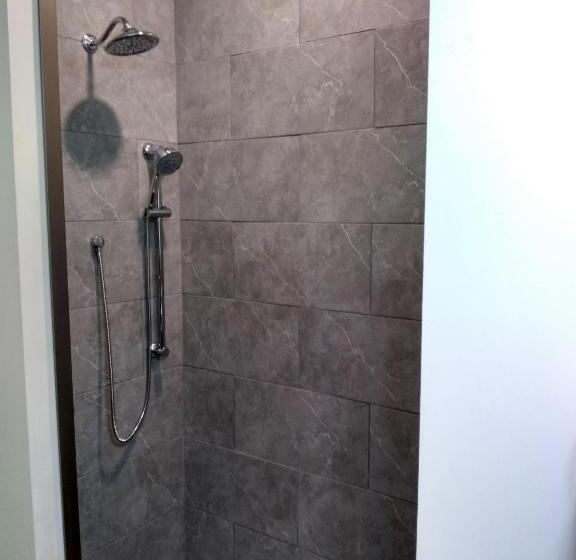 جناح غرفتين نوم, Swantown Inn