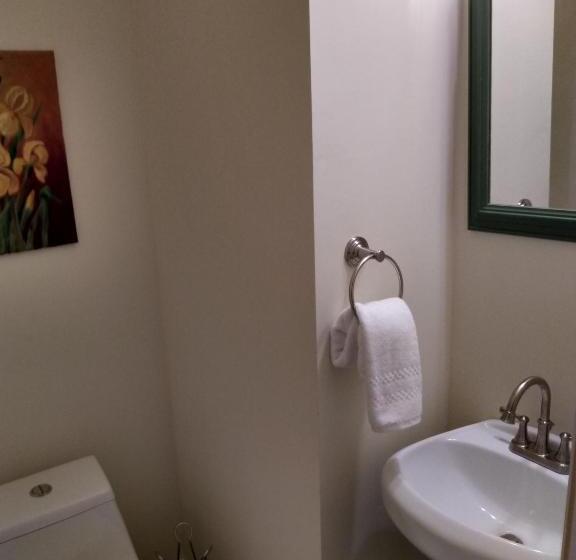 جناح غرفتين نوم, Swantown Inn