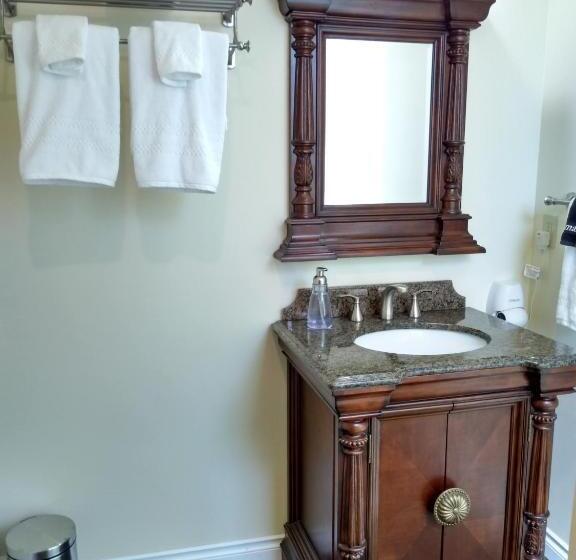 جناح غرفتين نوم, Swantown Inn