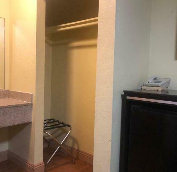 带大床的标准间, Glendora Motel