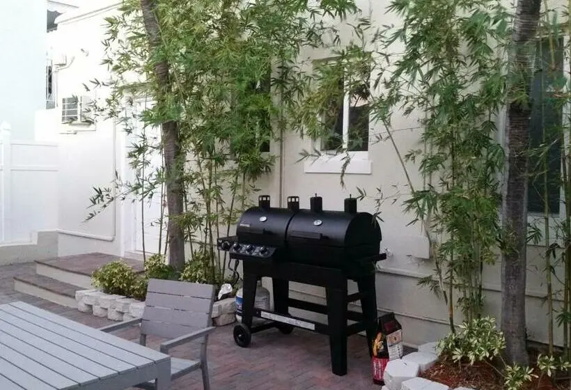 استودیوی استاندارد, Hollywood Broadwalk Oceanside