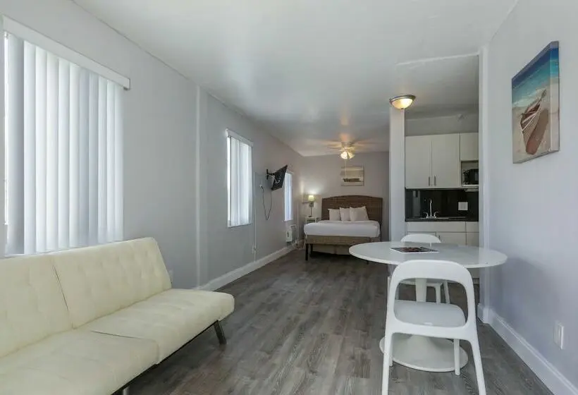 استودیوی استاندارد, Hollywood Broadwalk Oceanside