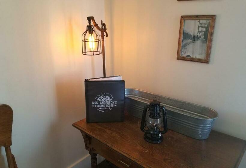 バルコニー付きスタンダードルーム, Mrs. Anderson's Lodging