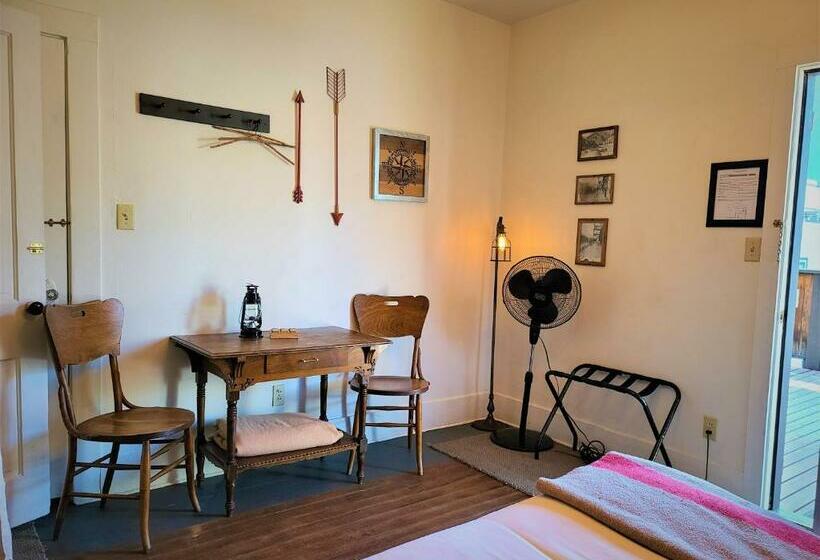 Номер Стандарт с Балконом, Mrs. Anderson's Lodging