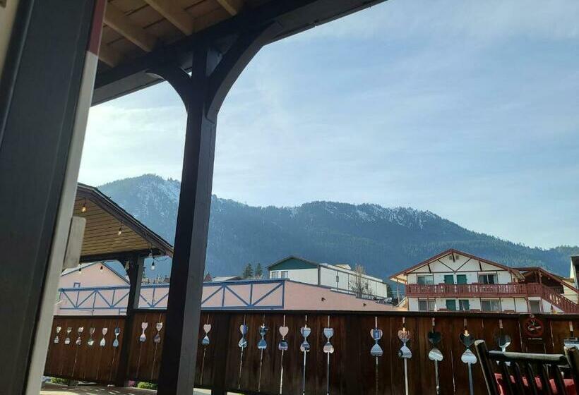 Номер Стандарт с Балконом, Mrs. Anderson's Lodging