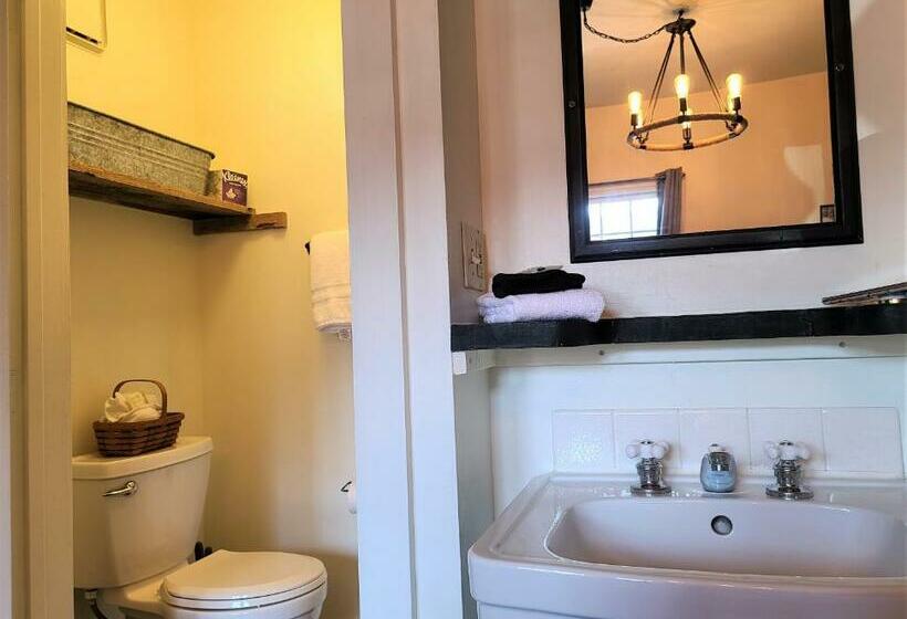 Номер Стандарт с Балконом, Mrs. Anderson's Lodging