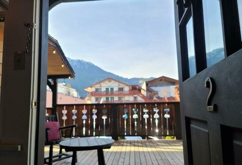 Номер Стандарт с Балконом, Mrs. Anderson's Lodging