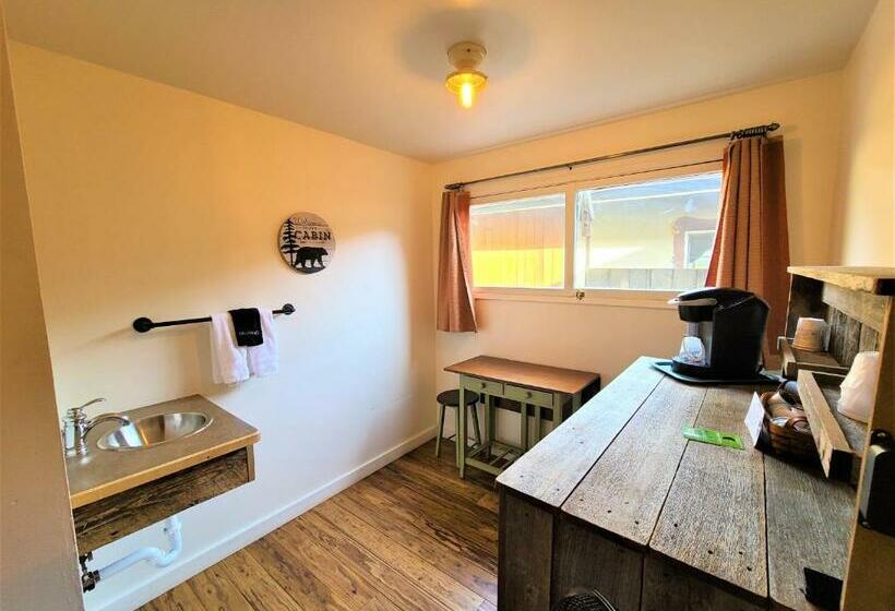 Семейный Номер, Mrs. Anderson's Lodging