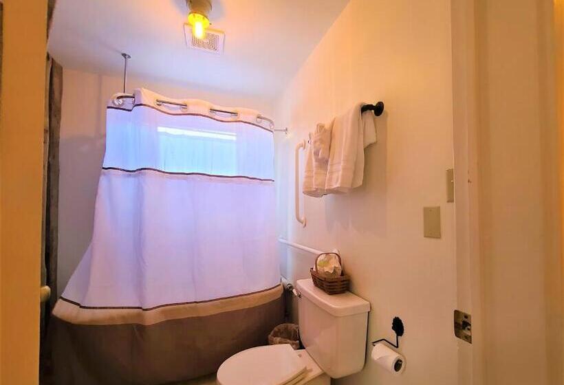 Семейный Номер, Mrs. Anderson's Lodging