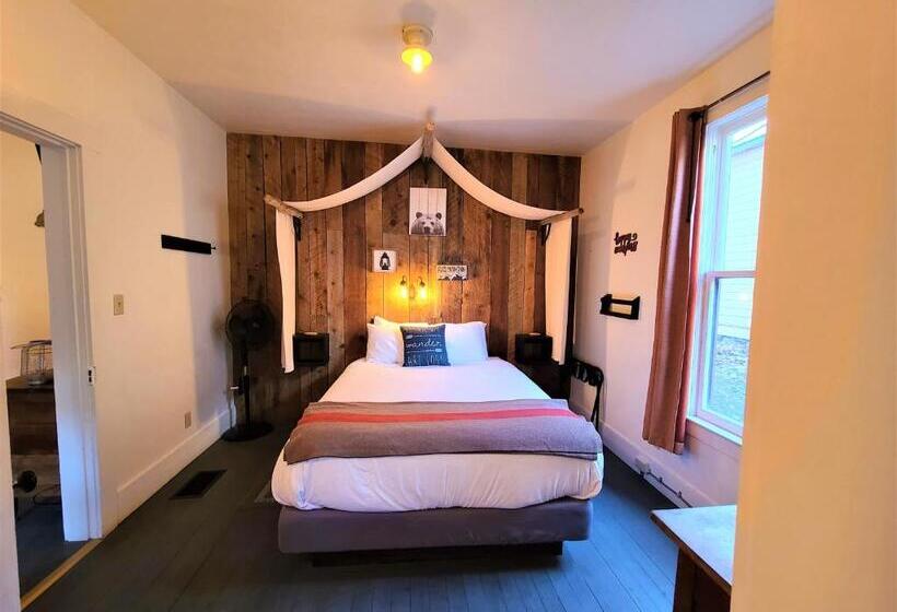 Семейный Номер, Mrs. Anderson's Lodging