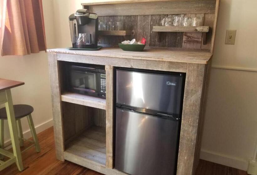 Семейный Номер, Mrs. Anderson's Lodging