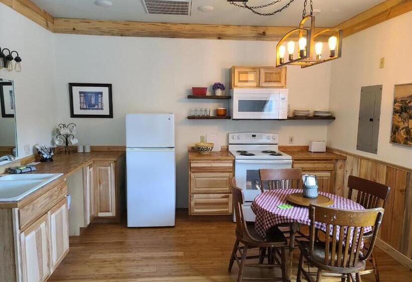 Family Suite, Mrs. Anderson's Lodging