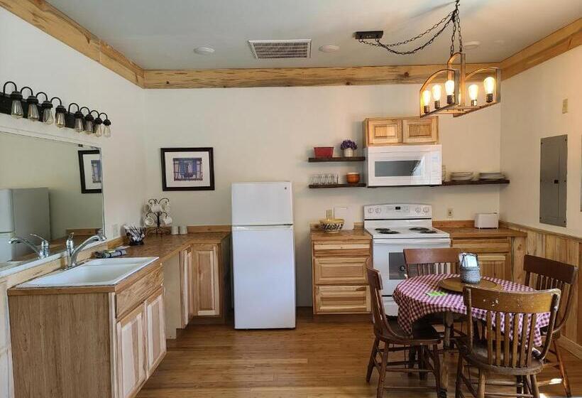 Family Suite, Mrs. Anderson's Lodging