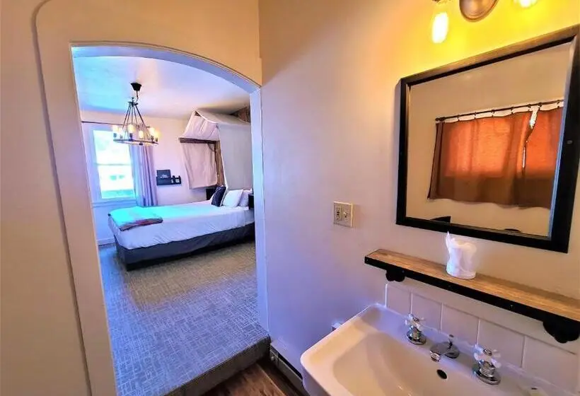 デラックスルーム, Mrs. Anderson's Lodging