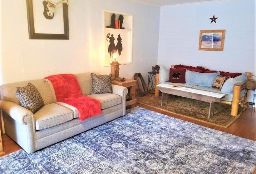 Люкс 2 Спальни, Mrs. Anderson's Lodging