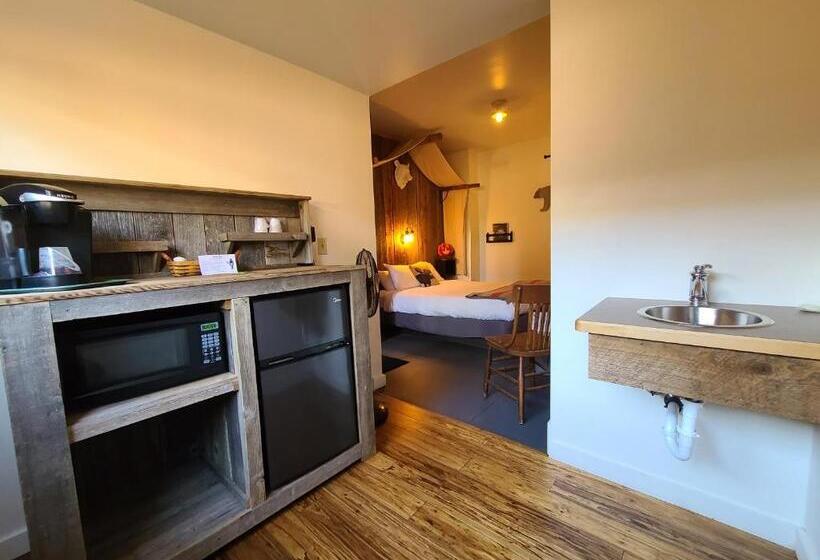 Семейный Номер, Mrs. Anderson's Lodging