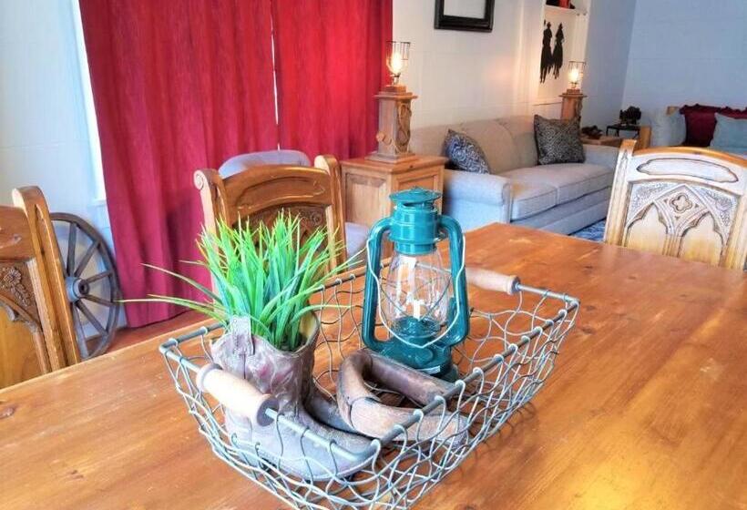 Люкс 2 Спальни, Mrs. Anderson's Lodging