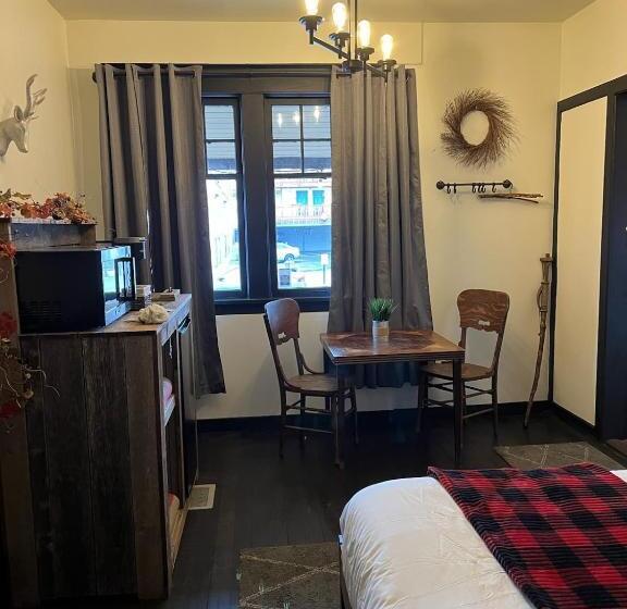 Семейный Номер, Mrs. Anderson's Lodging