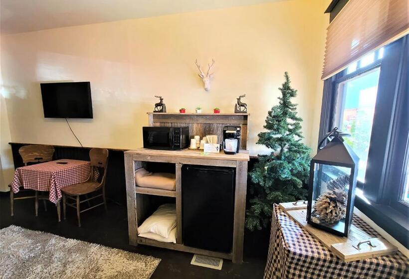 Семейный Номер, Mrs. Anderson's Lodging