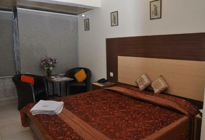 Номер Deluxe, Prestige