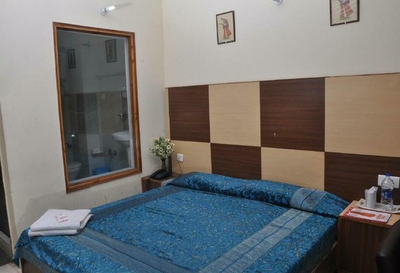 Номер Deluxe, Prestige