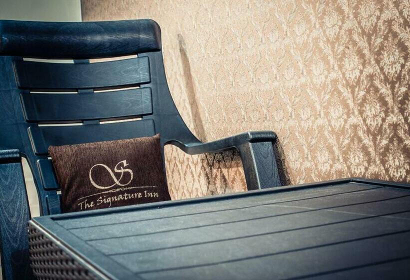 غرفة قياسية ثلاثية, The Signature Inn