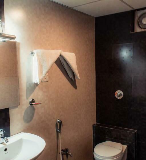 غرفة قياسية ثلاثية, The Signature Inn