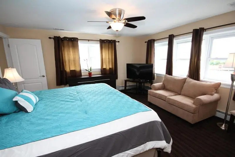３ベッドルームハウス, Colton Court Motor Inn