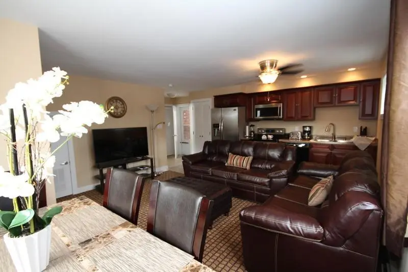 ３ベッドルームハウス, Colton Court Motor Inn