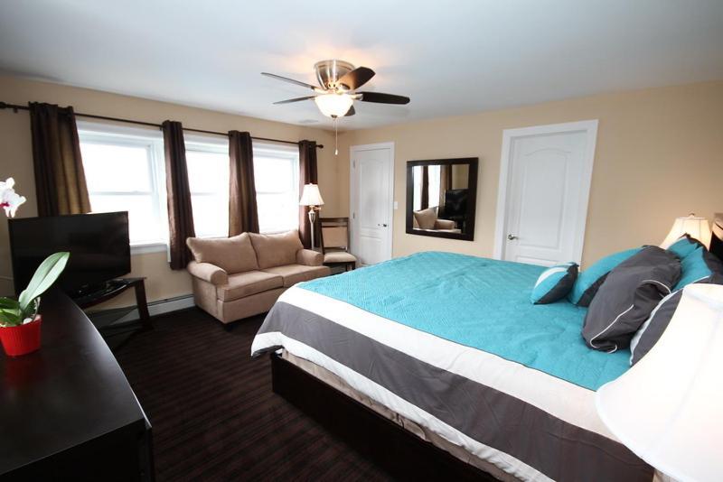 3间卧室的房子, Colton Court Motor Inn