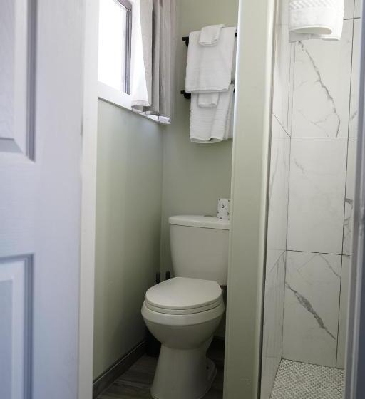 标准间, Sagebrush Inn