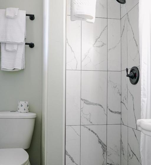 标准间, Sagebrush Inn