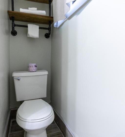 标准间, Sagebrush Inn