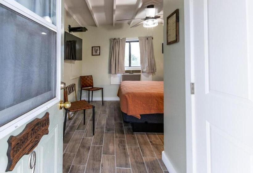 标准间, Sagebrush Inn