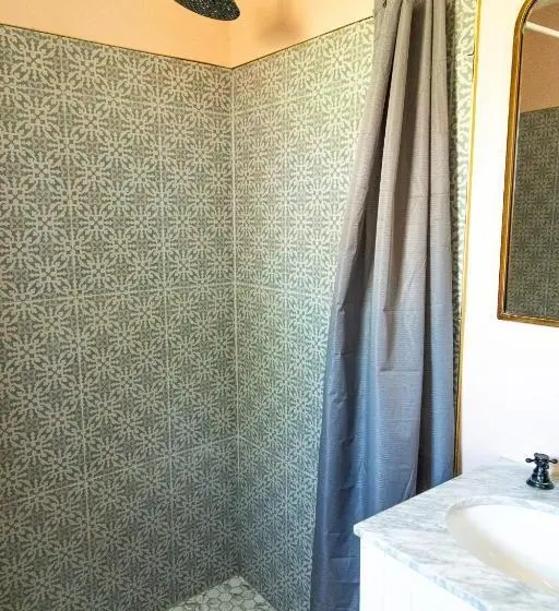 キングサイズベッドのスイートルーム, Sagebrush Inn
