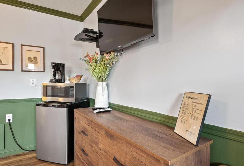 带大床的套房, Sagebrush Inn