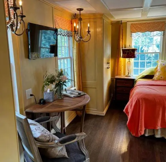 キングサイズベッドのスタンダードルーム, The Connecticut River Valley Inn