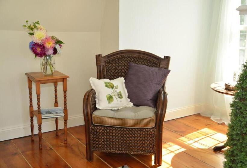 سوییت, The Connecticut River Valley Inn