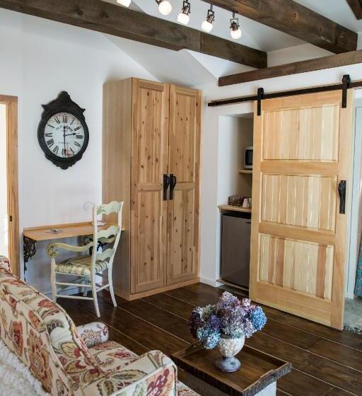 سوییت, The Connecticut River Valley Inn