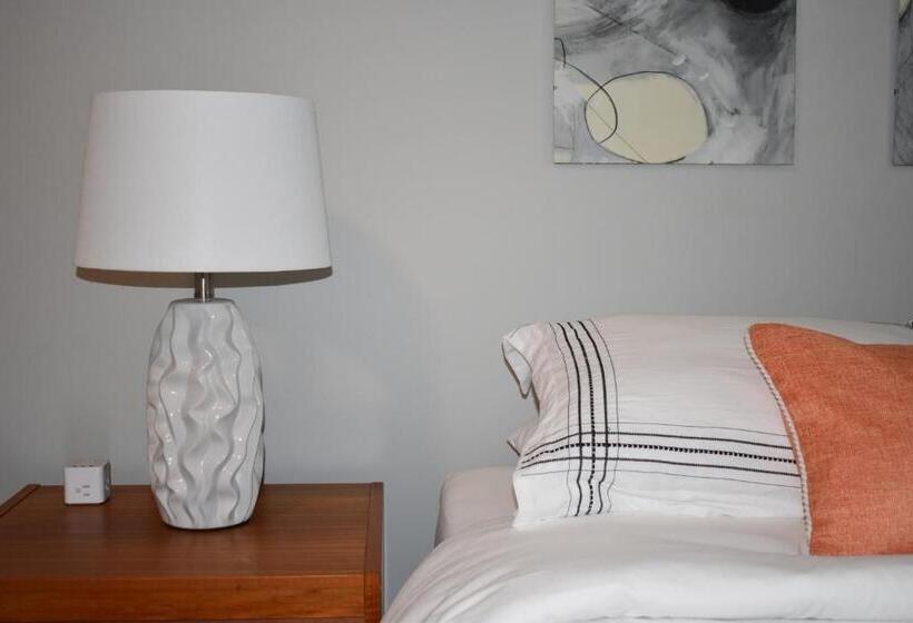 디럭스 룸, The Little River Inn