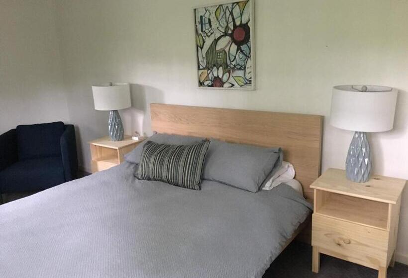 디럭스 룸, The Little River Inn