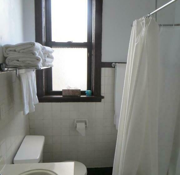 3 Bedroom Suite, The Polo Inn Bridgeport U.s.a
