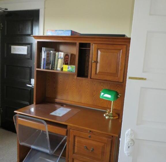 3 Bedroom Suite, The Polo Inn Bridgeport U.s.a