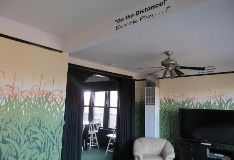 3 Bedroom Suite, The Polo Inn Bridgeport U.s.a